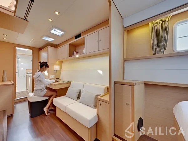 Lagoon 450  Flybridge - Yacht Charter Sailica