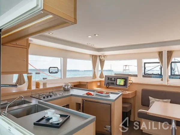 Lagoon 450  Flybridge - Yacht Charter Sailica