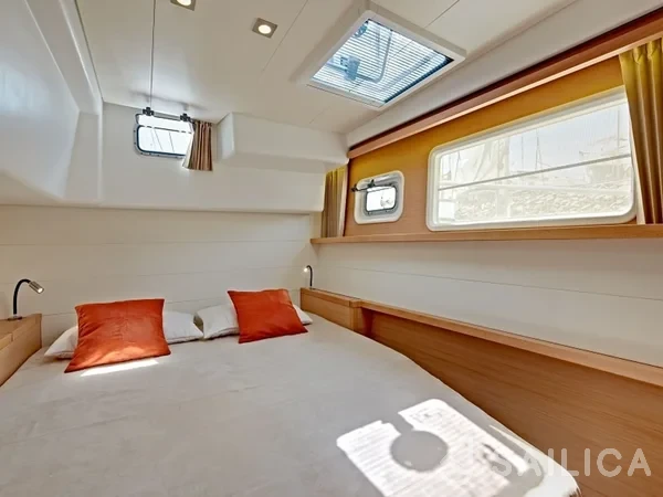 Lagoon 450  Flybridge - Yacht Charter Sailica