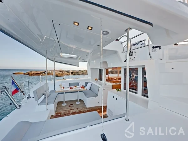 Lagoon 450  Flybridge - Yacht Charter Sailica