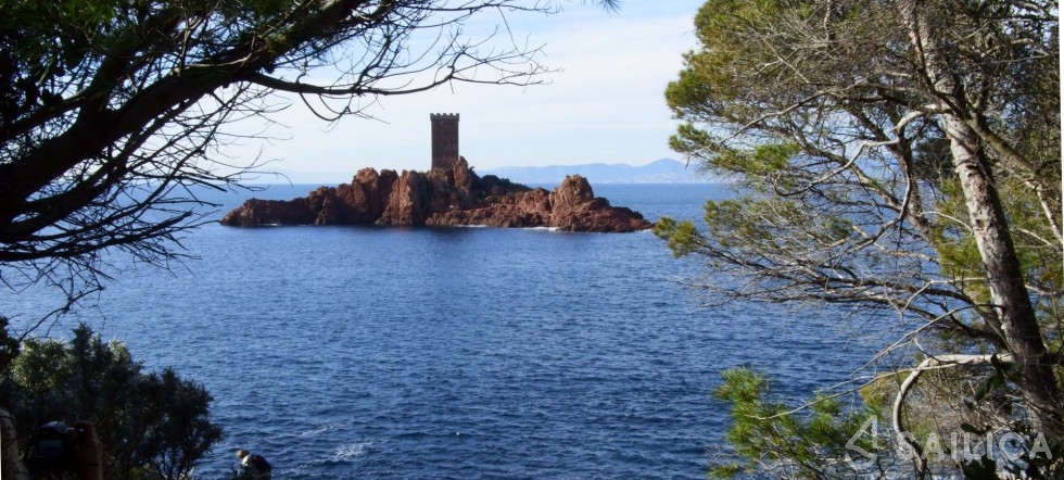 Lagoon 46  - Yacht Charter Sailica