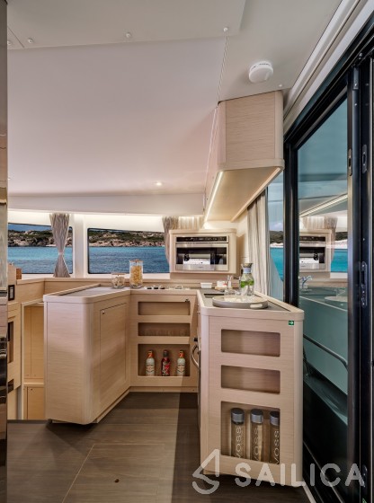 Lagoon 42 - Yacht Charter Sailica