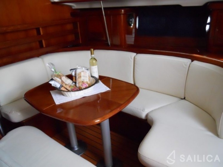 Beneteau 411 - Yacht Charter Sailica