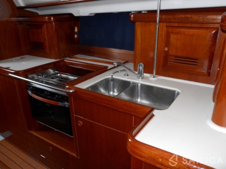 Beneteau 411 - Yacht Charter Sailica