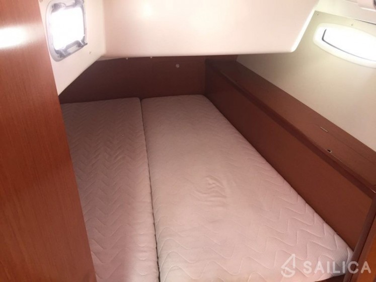 Beneteau 411 - Yacht Charter Sailica