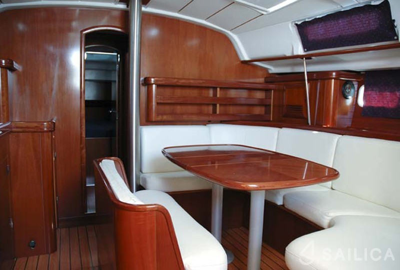 Beneteau 411 - Yacht Charter Sailica