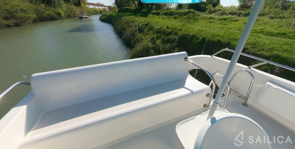 Le Boat Caprice - Yacht Charter Sailica