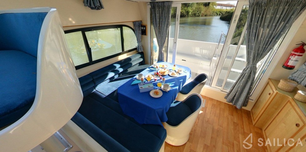 Le Boat Caprice - Yacht Charter Sailica