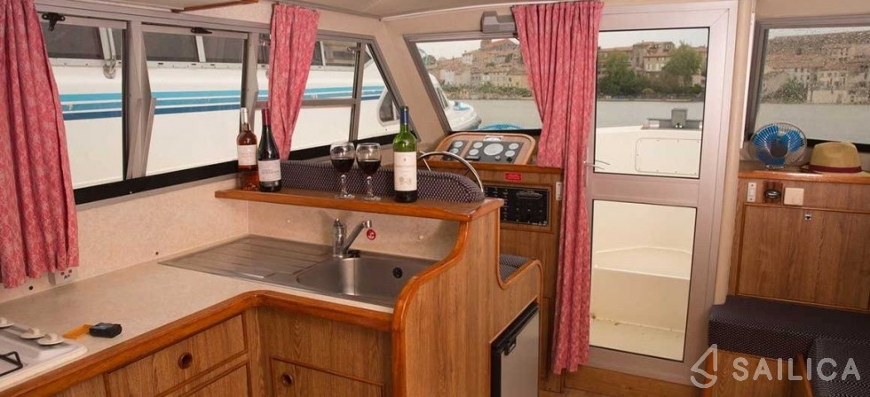 Le Boat Cirrus A - Yacht Charter Sailica