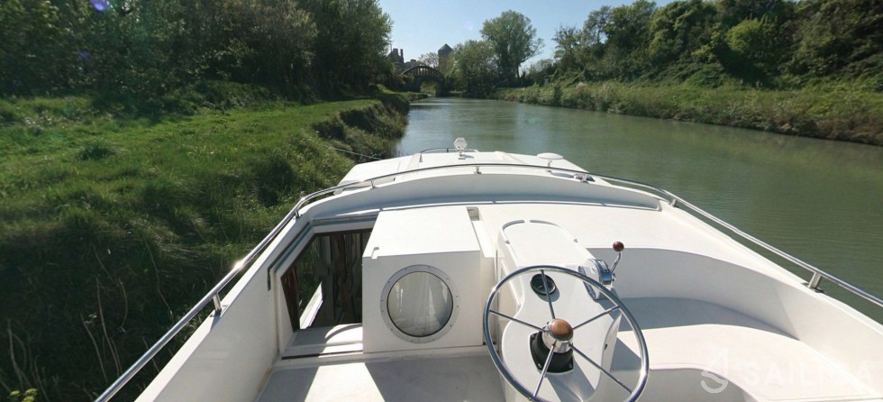 Le Boat Continentale - Yacht Charter Sailica