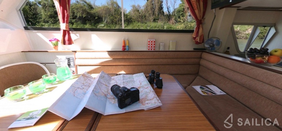 Le Boat Continentale - Yacht Charter Sailica