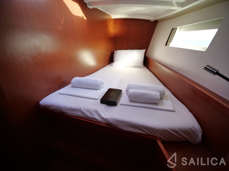 Oceanis 45 - Yacht Charter Sailica