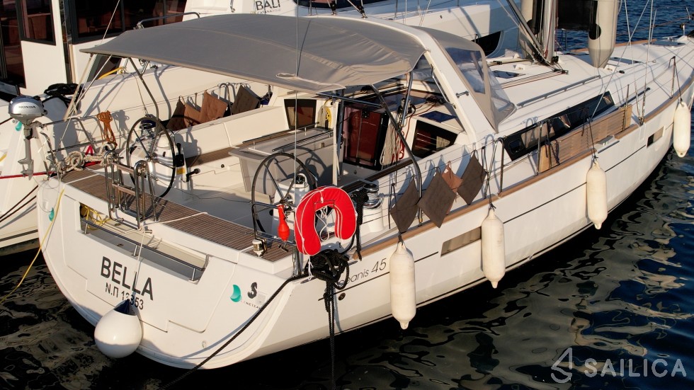 Oceanis 45 - Yacht Charter Sailica