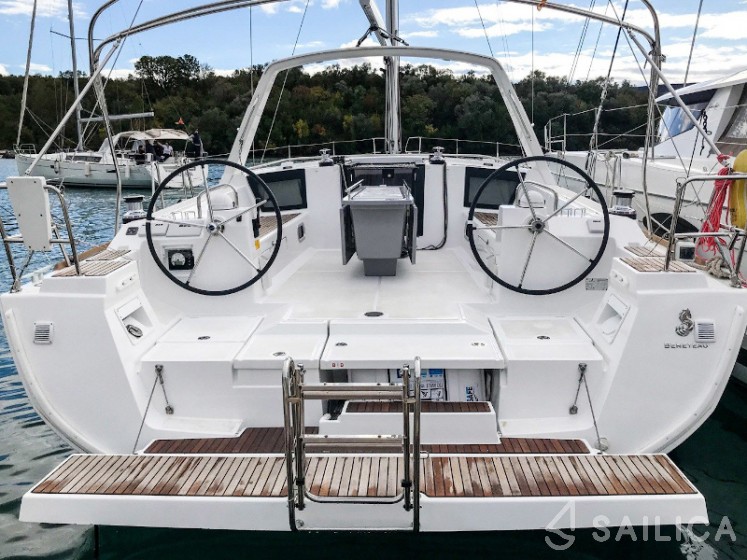 Oceanis 45 - Yacht Charter Sailica