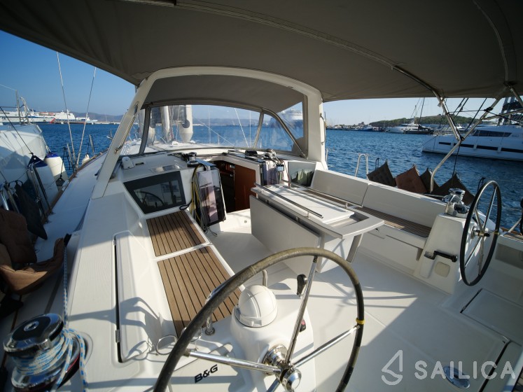 Oceanis 45 - Yacht Charter Sailica