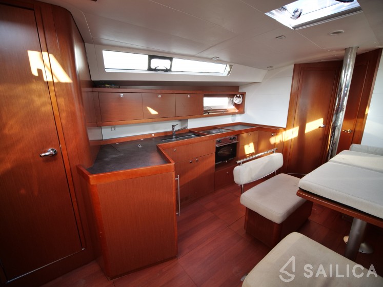 Oceanis 45 - Yacht Charter Sailica