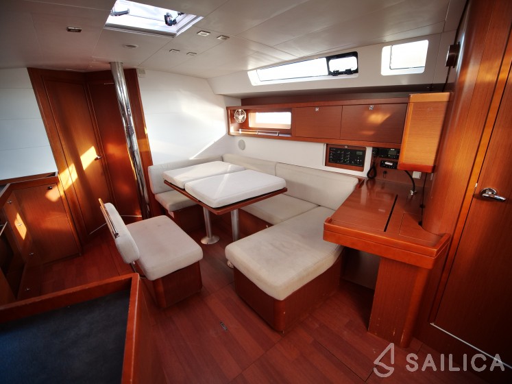 Oceanis 45 - Yacht Charter Sailica