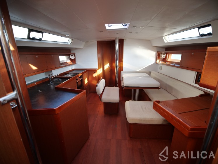 Oceanis 45 - Yacht Charter Sailica