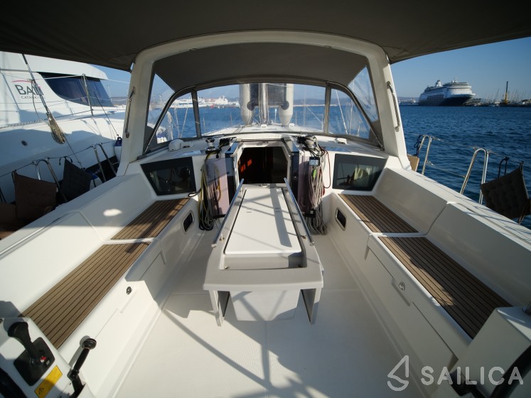 Oceanis 45 - Yacht Charter Sailica
