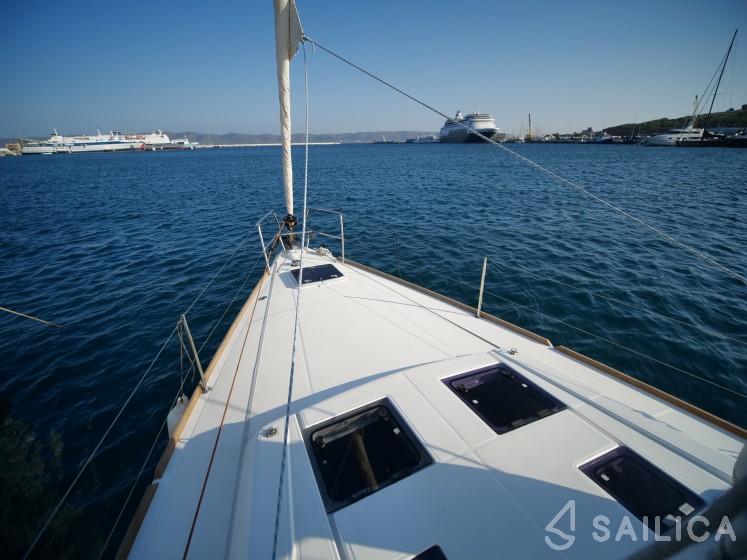 Oceanis 45 - Yacht Charter Sailica