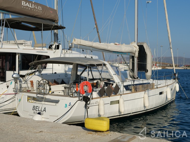 Oceanis 45 - Yacht Charter Sailica