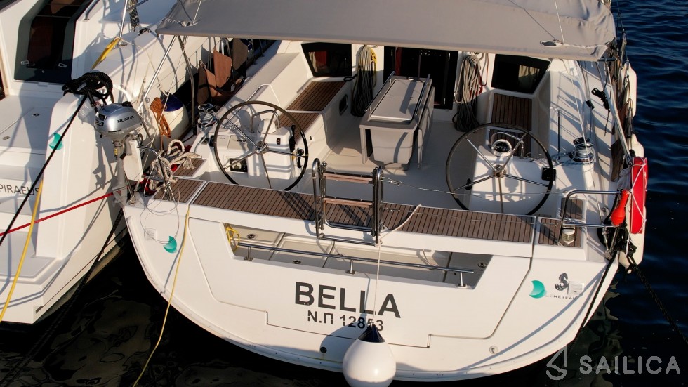 Oceanis 45 - Yacht Charter Sailica