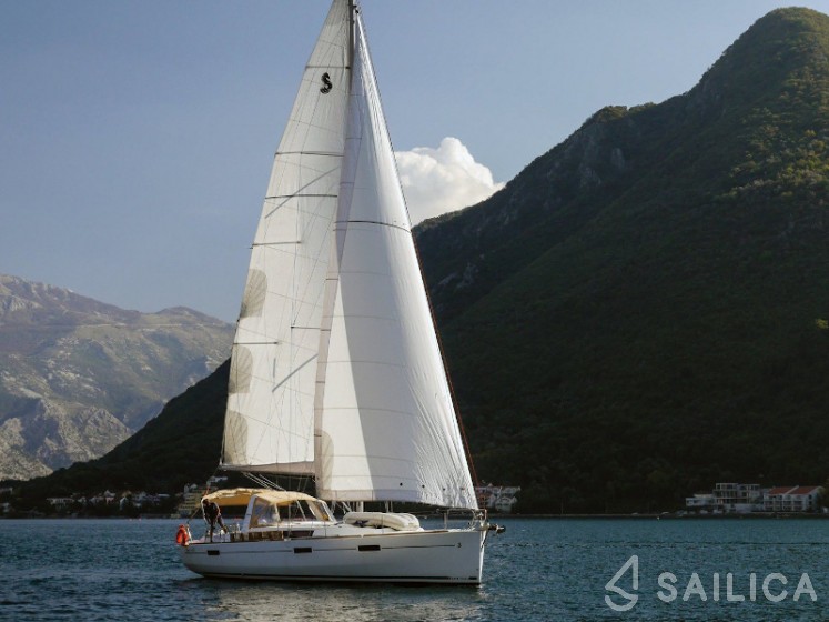 Oceanis 45 - Yacht Charter Sailica