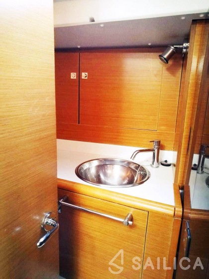 Sun Odyssey 409 - Yacht Charter Sailica