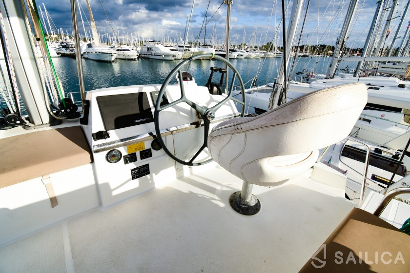 Bali 4.3 - Yacht Charter Sailica