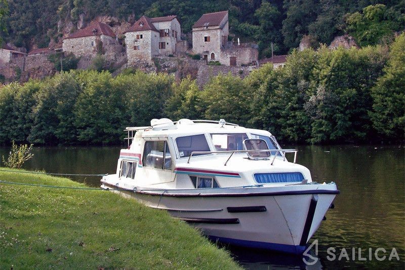 Le Boat Corvette A - Yacht Charter Sailica