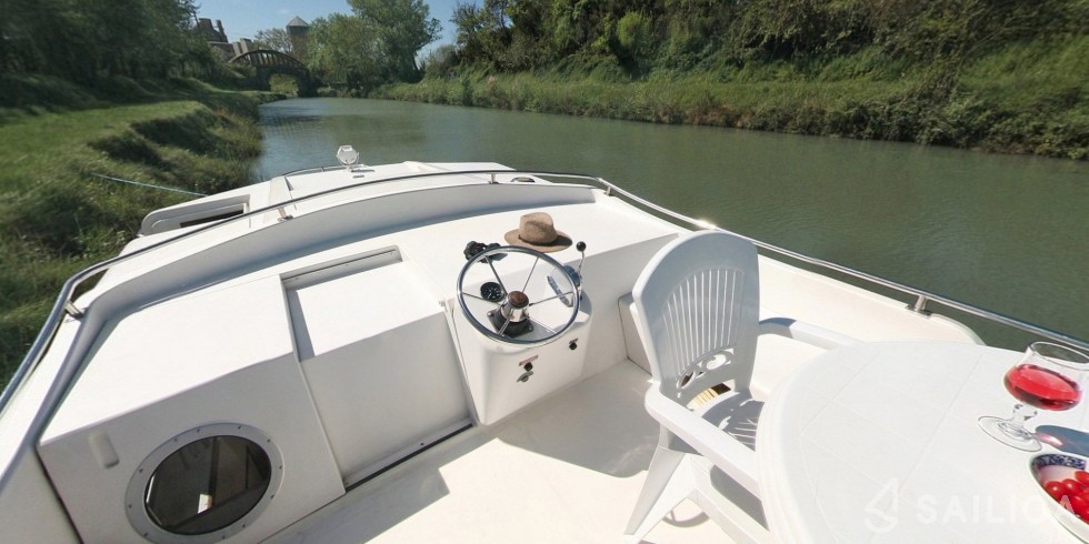 Le Boat Corvette A - Yacht Charter Sailica