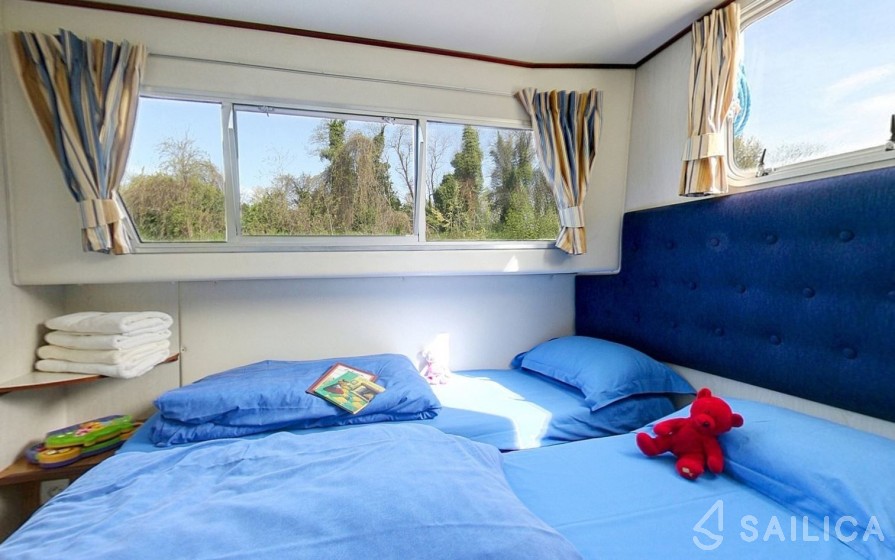 Le Boat Corvette B - Yacht Charter Sailica