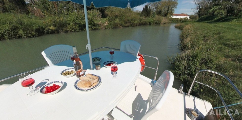 Le Boat Corvette B - Yacht Charter Sailica