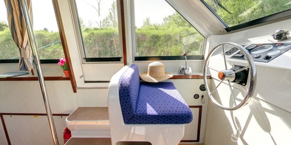 Le Boat Corvette B - Yacht Charter Sailica