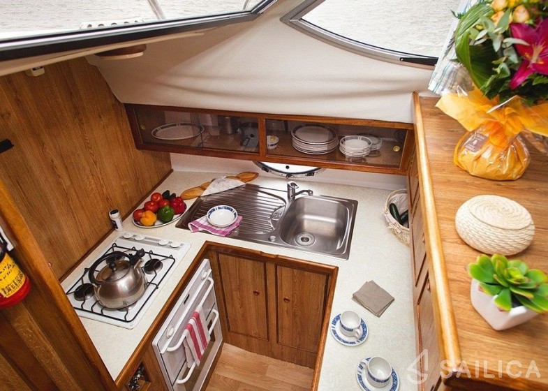 Le Boat Countess - Yacht Charter Sailica