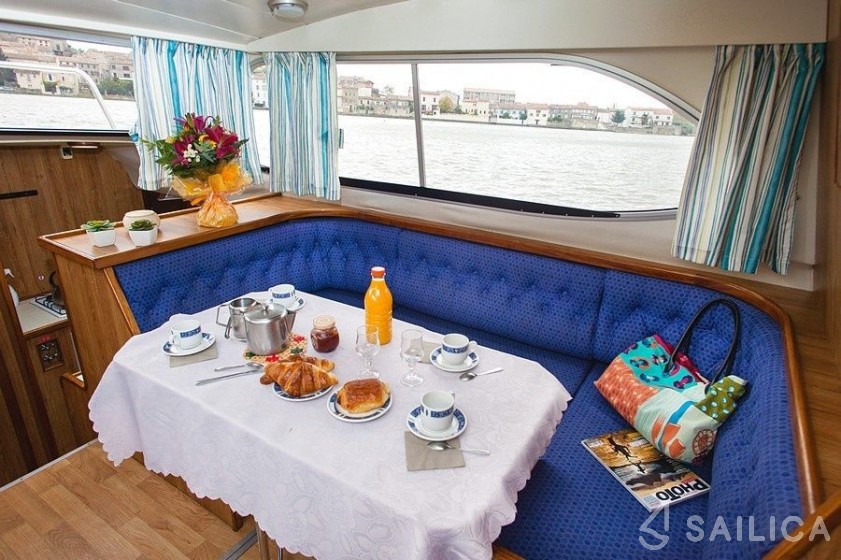 Le Boat Countess - Yacht Charter Sailica