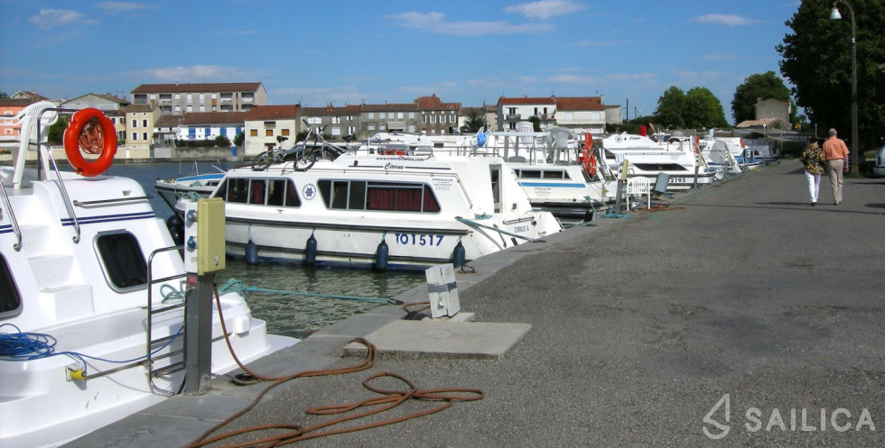Le Boat Countess - Yacht Charter Sailica