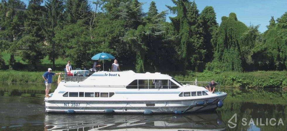 Le Boat Crusader - Yacht Charter Sailica