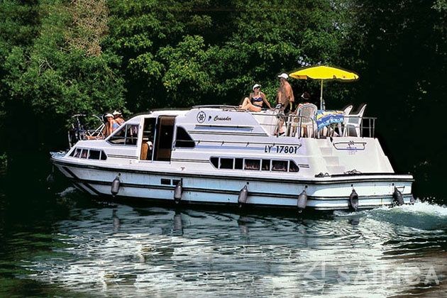 Le Boat Crusader - Yacht Charter Sailica