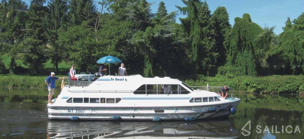 Le Boat Crusader - Yacht Charter Sailica