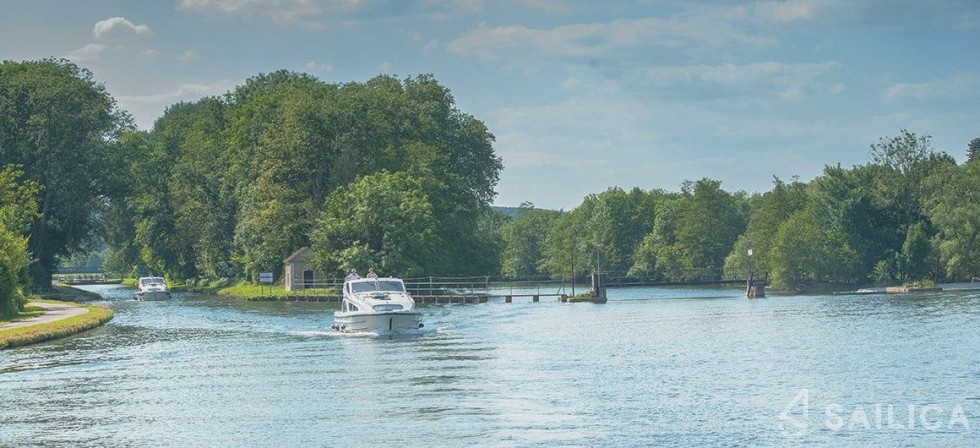 Le Boat Elegance - Yacht Charter Sailica