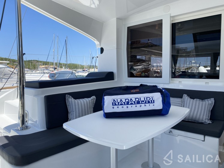Lagoon 40 - Yacht Charter Sailica
