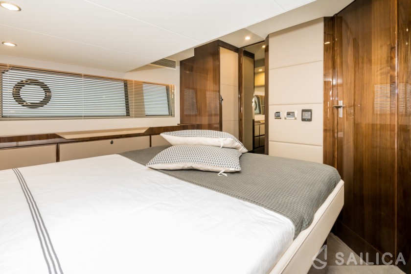 Fairline Squadron 50 - Yacht Charter Sailica