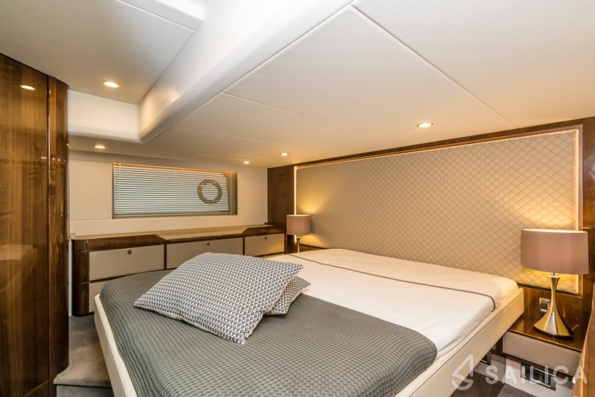 Fairline Squadron 50 - Yacht Charter Sailica