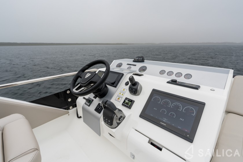 Fairline Squadron 50 - Yacht Charter Sailica