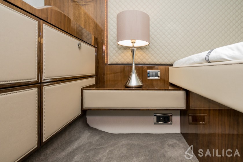Fairline Squadron 50 - Yacht Charter Sailica