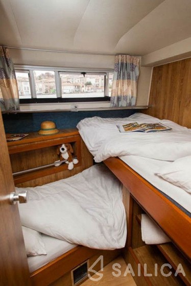Le Boat Grand Classique - Yacht Charter Sailica
