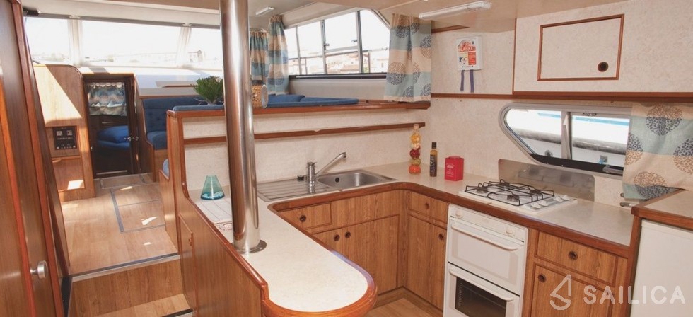 Le Boat Grand Classique - Yacht Charter Sailica