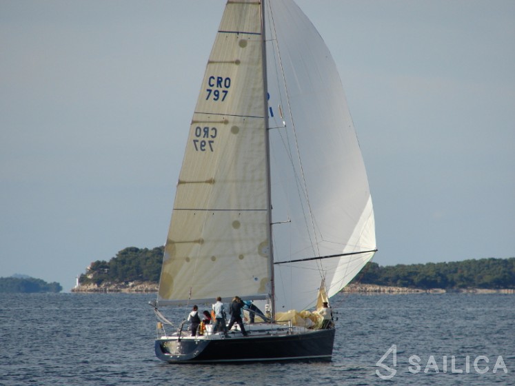Grand Soleil 40 R - Yacht Charter Sailica