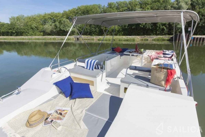 Le Boat Horizon 2 - Yacht Charter Sailica